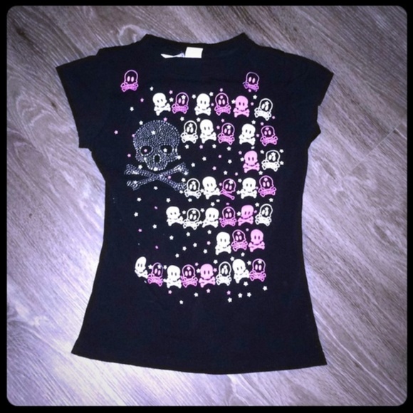 ***SOLD*Glittery skulls shirt*SOLD*** ☠️ - Picture 3 of 4